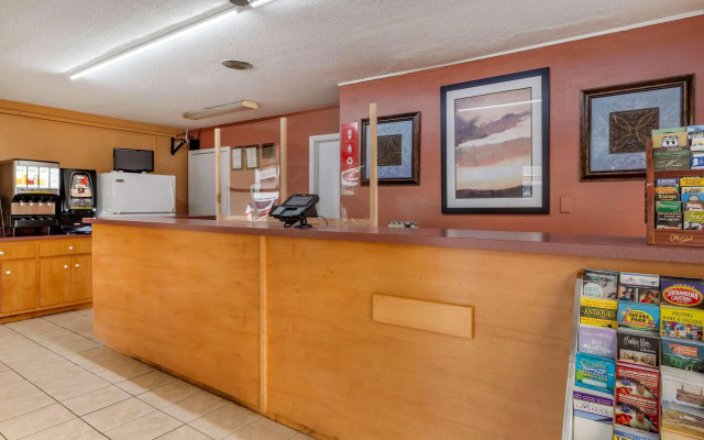 photo 2 of Econo Lodge Charlottesville North - University Area