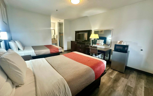 photo 5 of Red Carpet Inn Norwalk