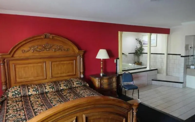 photo 3 of Econo Lodge Norwalk