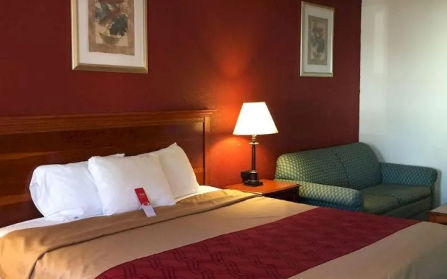 photo 4 of Econo Lodge Norwalk
