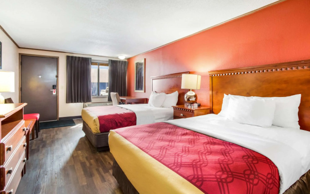photo 4 of Econo Lodge Norwalk
