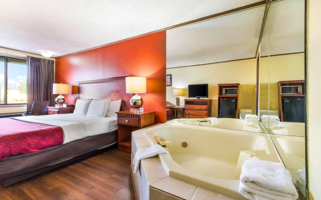 photo 5 of Econo Lodge Norwalk