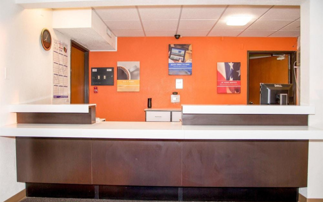 photo 2 of Econo Lodge