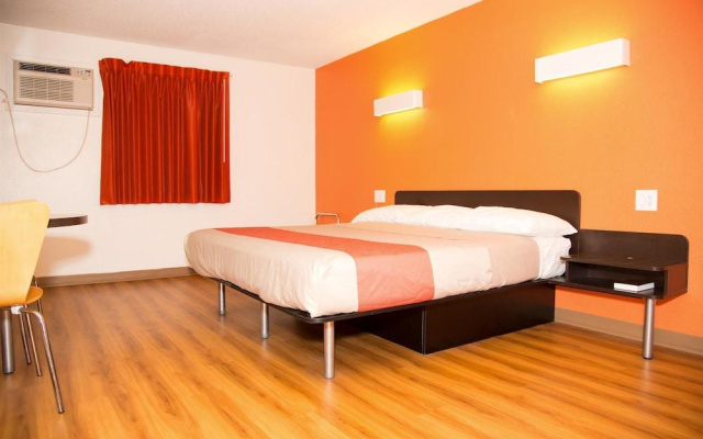 photo 4 of Econo Lodge