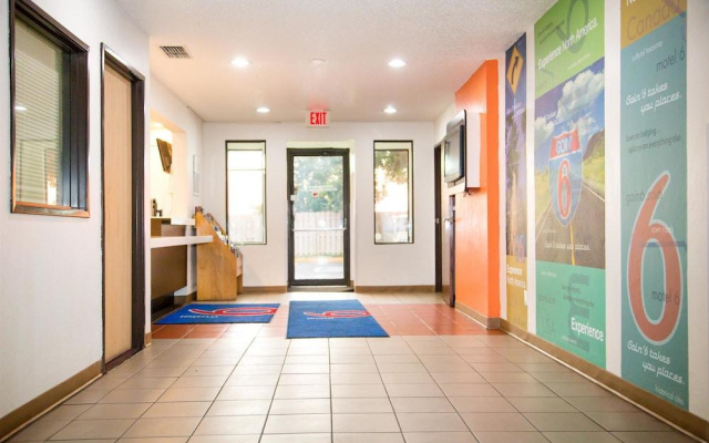 photo 5 of Econo Lodge