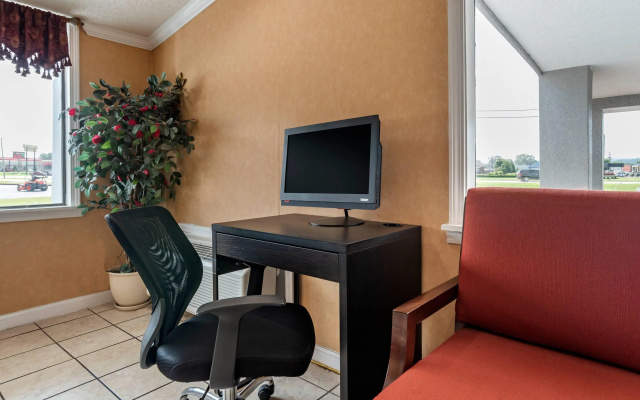 photo 4 of Econo Lodge Oxford near Choccolocco Park