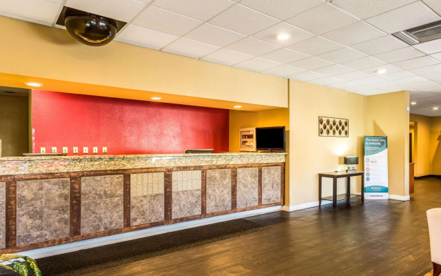 photo 2 of Econo Lodge Homewood - Birmingham