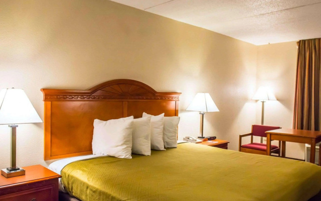 photo 4 of Econo Lodge Panama City St. Andrews