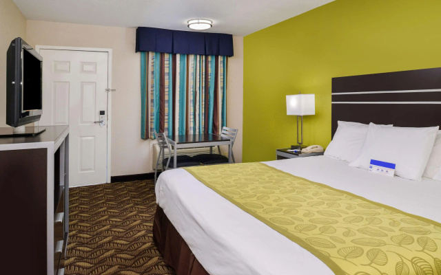 photo 5 of Americas Best Value Inn Pasadena Houston