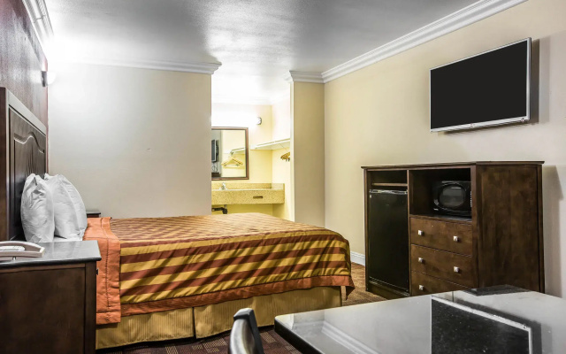 photo 4 of Pico Rivera Inn and Suites