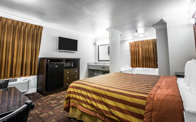 photo 5 of Pico Rivera Inn and Suites