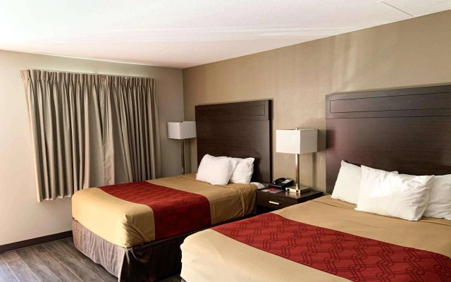 photo 2 of Econo Lodge Portland Downtown