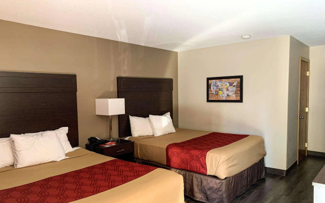 photo 3 of Econo Lodge Portland Downtown