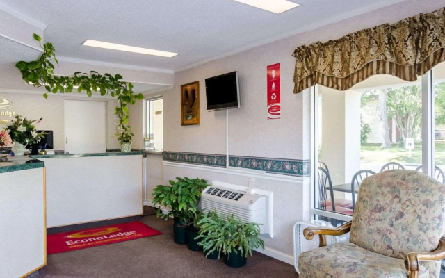 photo 3 of Economy Inn