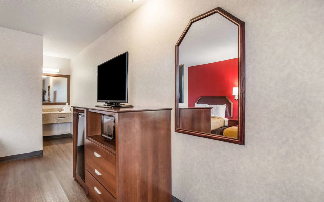 photo 2 of Economy Inn