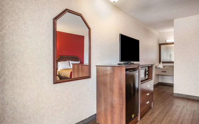 photo 3 of Economy Inn