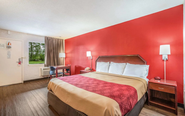 photo 4 of Economy Inn