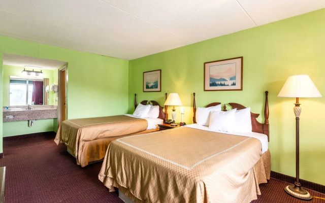 photo 3 of Rodeway Inn Renfro Valley