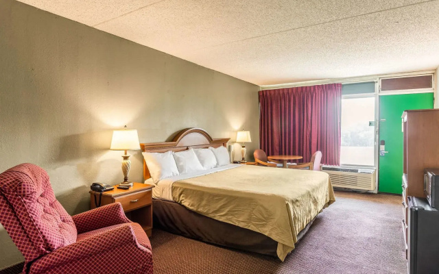 photo 4 of Rodeway Inn Renfro Valley