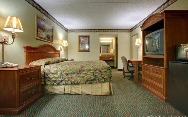 photo 4 of Econo Lodge River Front