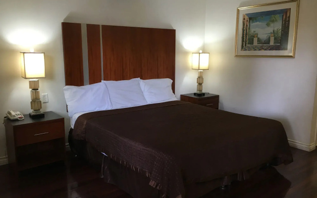 photo 4 of Riverside Inn & Suites