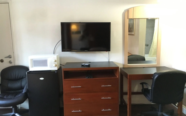 photo 5 of Riverside Inn & Suites