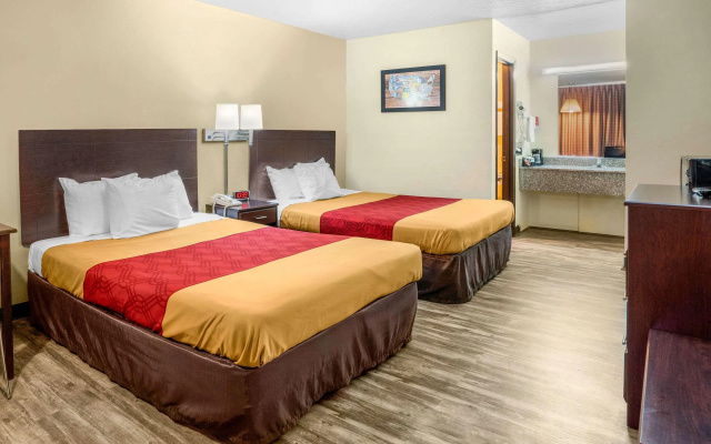 photo 4 of Econo Lodge Rolla I-44 Exit 184 Near Missouri University of Science and Technology