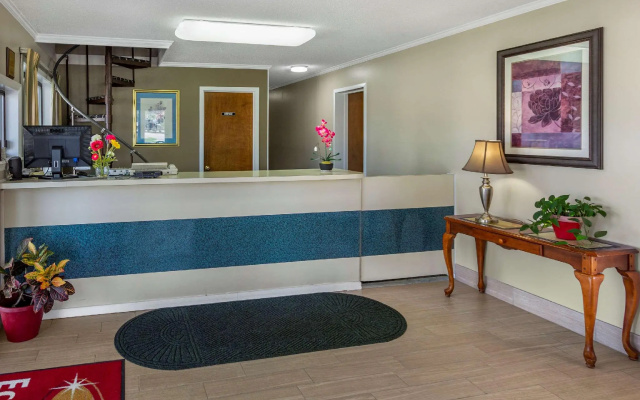 photo 2 of Econo Lodge St. George