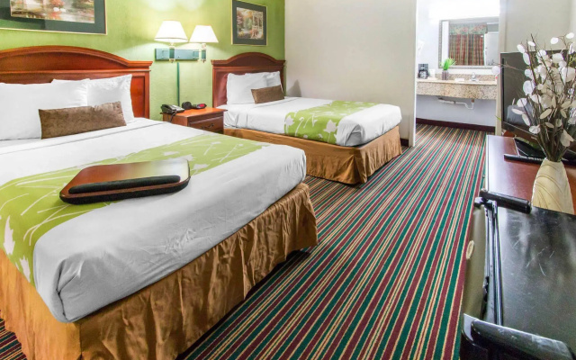 photo 4 of Econo Lodge Savannah Gateway I-95