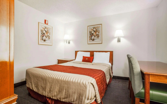 photo 4 of Econo Lodge Seatac Airport North Seattle Hotel