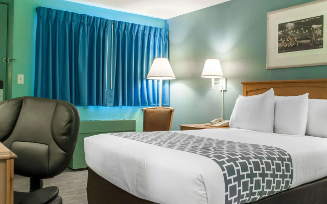 photo 4 of Econo Lodge South