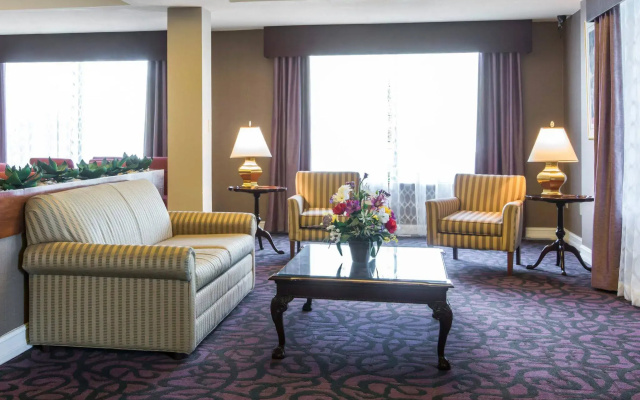 photo 3 of Royal Palms INN