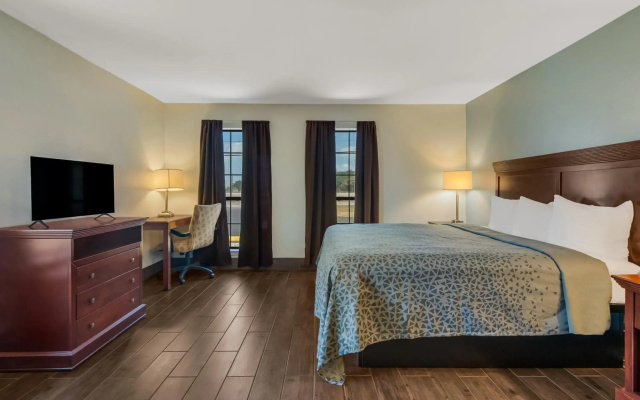 photo 3 of Econo Lodge Inn & Suites Fulton - Rockport