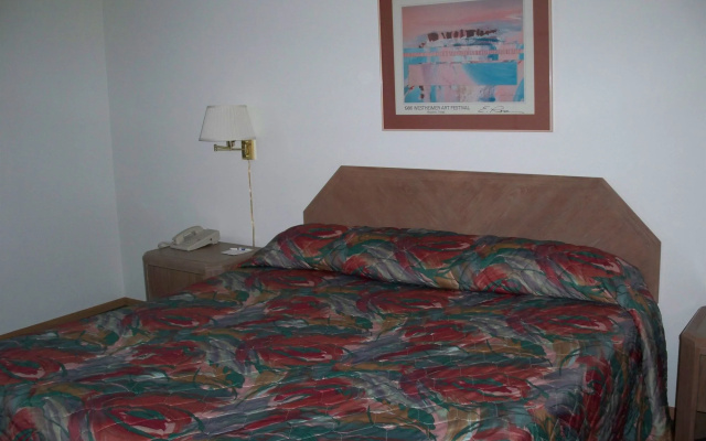 photo 3 of Econo Lodge Tacoma Mall