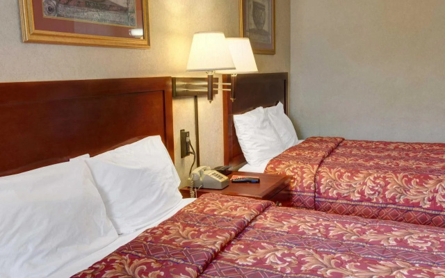 photo 5 of Econo Lodge by University