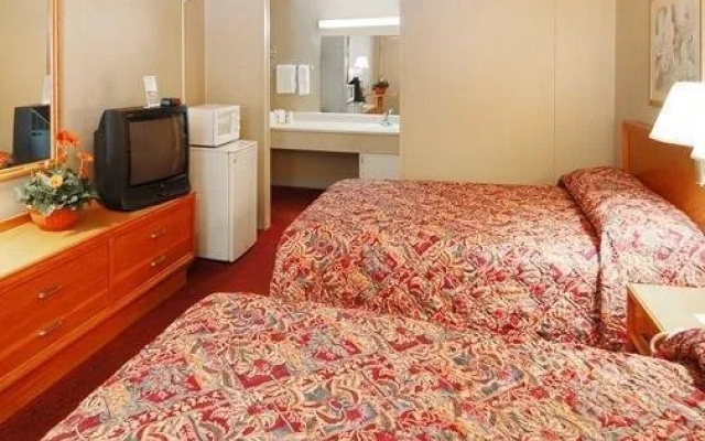 photo 3 of Econo Lodge University