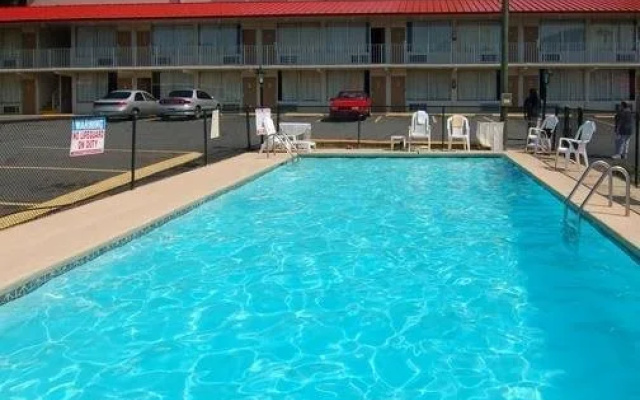 photo 5 of Econo Lodge University
