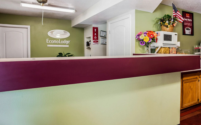 photo 2 of Econo Lodge Urbandale - Northwest Des Moines