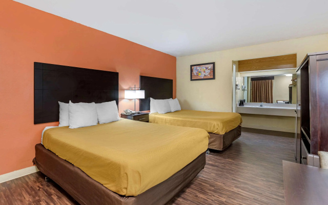photo 3 of Econo Lodge Urbandale - Northwest Des Moines