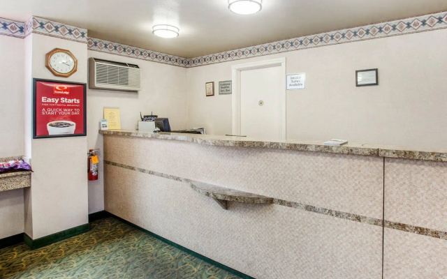 photo 2 of Econo Lodge