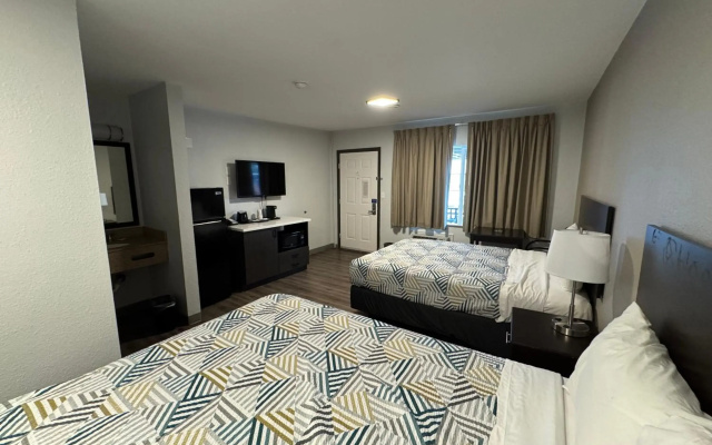 photo 3 of Econo Lodge