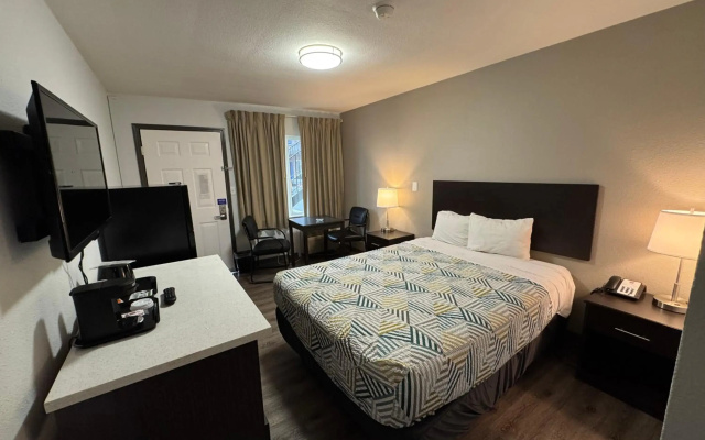 photo 4 of Econo Lodge