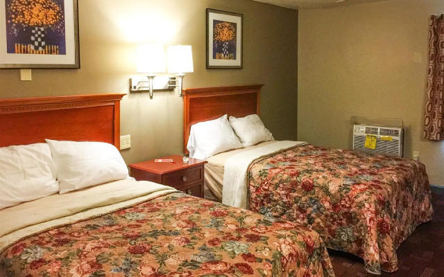 photo 2 of Econo Lodge Warrensville Heights Hotel