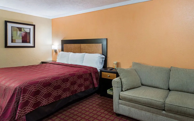 photo 3 of Econo Lodge West Dodge