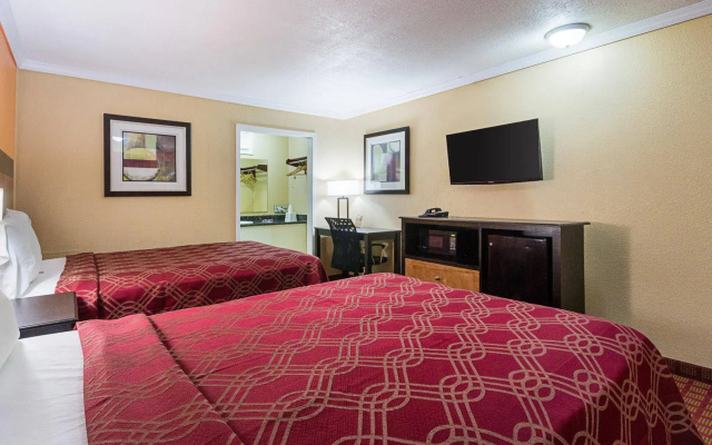 photo 2 of Rodeway Inn West Dodge