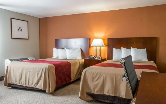 photo 3 of Econo Lodge Lake Region