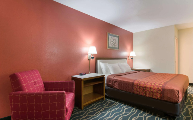 photo 3 of Rodeway Inn Wormleysburg - Harrisburg