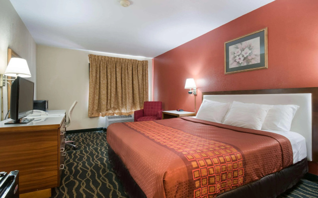 photo 4 of Rodeway Inn Wormleysburg - Harrisburg