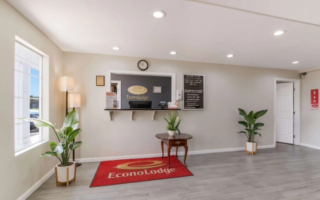 photo 2 of Econo Lodge Greenville near University