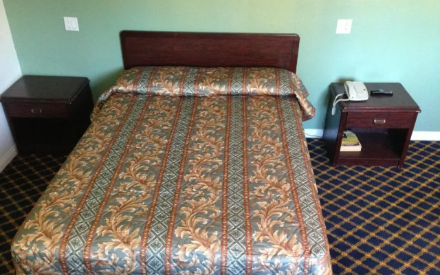 photo 2 of Economy Inn